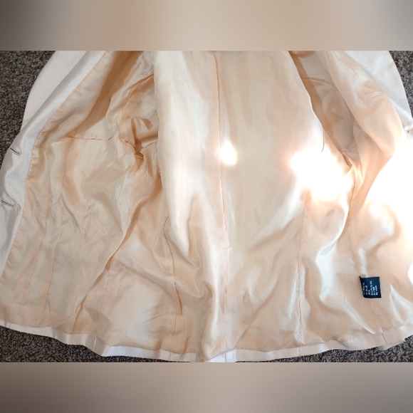 Larry Levine Satin Suit Jacket, Gold, Spread Collar, pearlized Buttons, Flaps, 4 - Picture 9 of 10